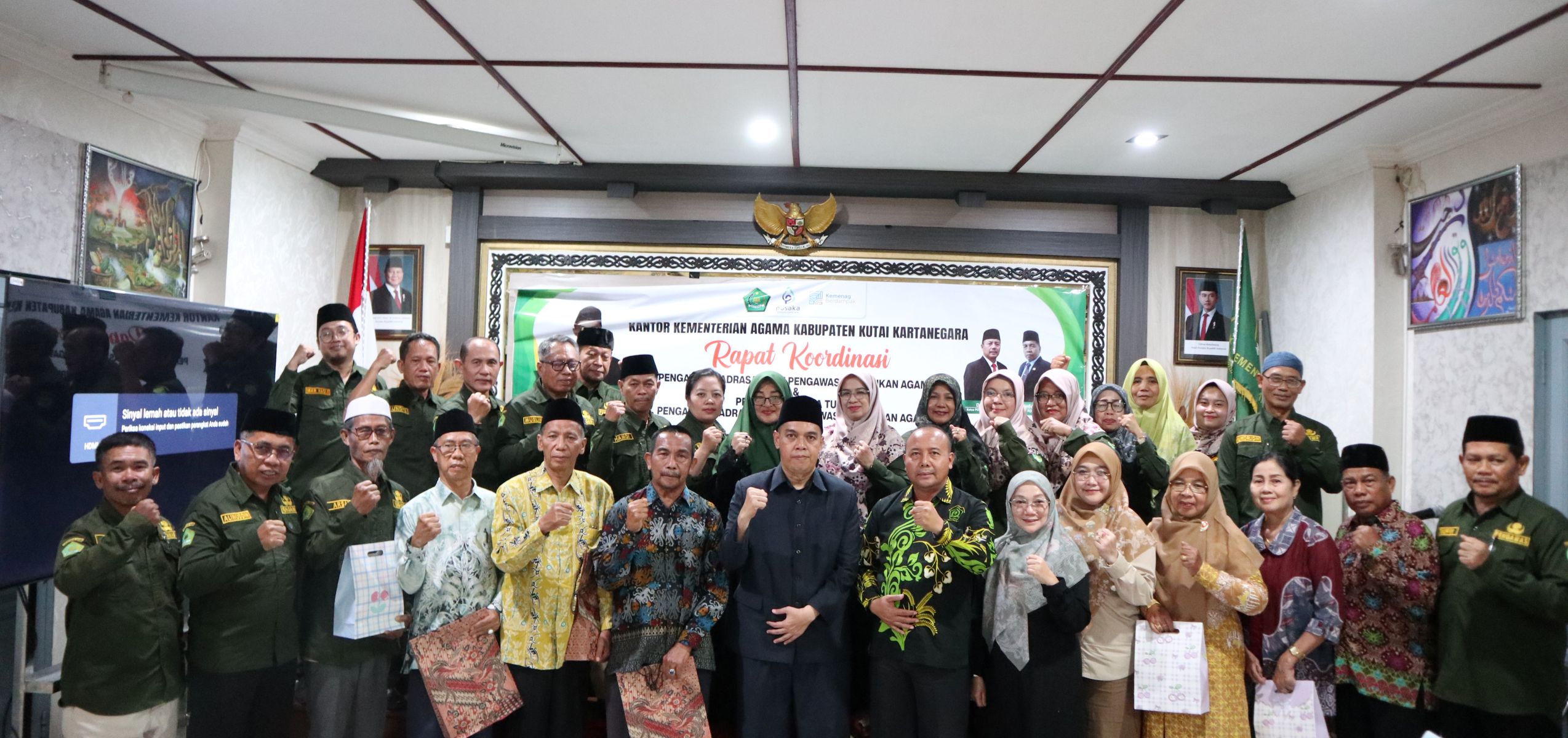 Kemenag Kukar Gelar Rakor Pengawas dan Pelepasan Purna Tugas